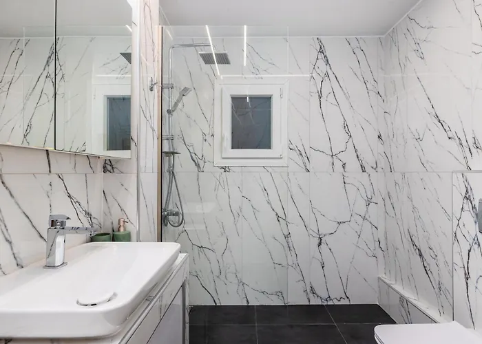 Mirror Luxury Penthouse By Binobi!